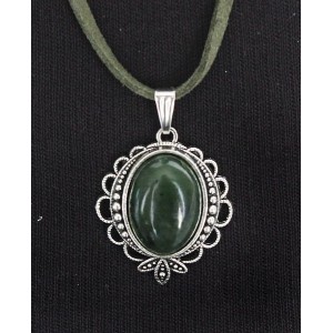 Кулон из нефрита, овал 18х13мм, оправа "трилистник"