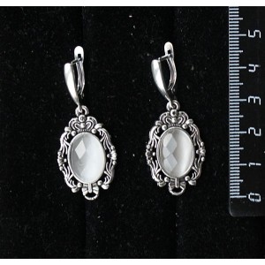 Серьги из кошачьего глаза (синт.), цвет серый, огранка, основа "принцесса", овал 14х10мм, швензы посеребрение