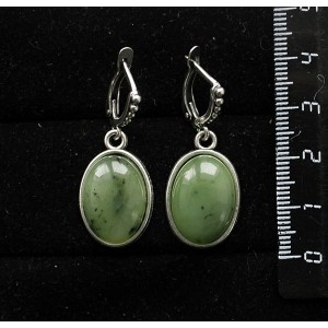 Серьги из нефрита, простой овал 18х13мм, швензы посеребрение