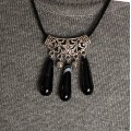 Колье-кулон из агата черного, 3 капли 30х10мм+ажурные бусинки
