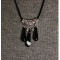Колье-кулон из агата черного, 3 капли 30х10мм+ажурные бусинки