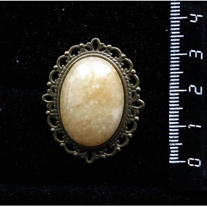 Брошь из авантюрина желтого, овал 25х18мм, оправа с узором цвет бронза