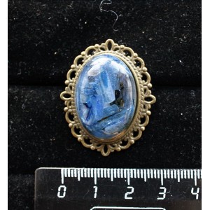 Брошь из кианита (кабошон-мозаика), овал 25х18мм, основа с узором цвет бронза