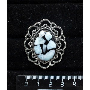 Брошь из ларимара (кабошон-мозаика), овал 25х18мм, "ромашка"