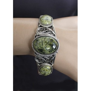 Браслет из змеевика, филигрань, ручная работа, камень овал 25х18мм, овал 18х13мм