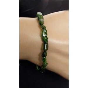 Браслет из хромдиопсида, овалы на резинке