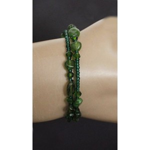 Браслет из хромдиопсида на струнке, овалы 2 оборота