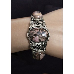 Браслет из родонита, филигрань, ручная работа, камень овал 25х18мм, овал 18х13мм