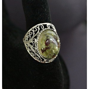 Кольцо из хризолита и граната (кабошон-мозаика), филигрань, ручная работа, камень овал 18х13мм