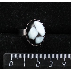 Кольцо с ларимара (кабошон-мозаика, черный фон) овал 18х13мм, безразмерное