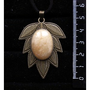 Кулон из авантюрина желтого, овал 25х18мм, "лист"