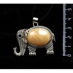 Кулон из авантюрина желтого, овал 25х18мм, "слон"