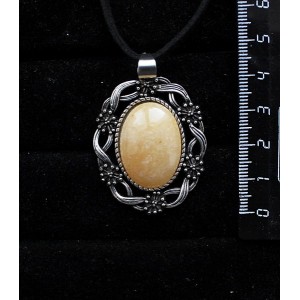 Кулон из авантюрина желтого, овал 25х18мм, оправа "торжество"