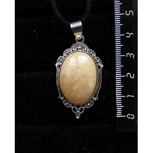 Кулон из авантюрина желтого, овал 25х18мм, оправа "медальон"