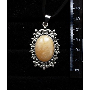 Кулон из авантюрина желтого, овал 25х18мм, оправа "клумба"