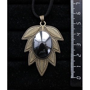 Кулон из гематита, овал 25х18мм, "лист"