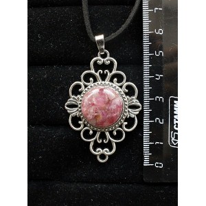 Кулон из турмалина розового (кабошон-мозаика), круг 18мм, оправа "ромб с узором"