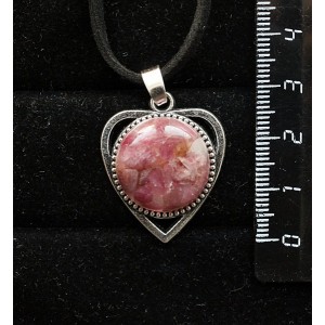 Кулон из турмалина розового (кабошон-мозаика), круг 18мм, оправа "сердечко"