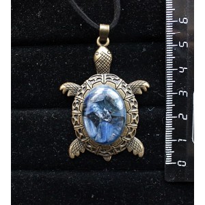 Кулон из кианита (кабошон-мозаика), овал 25х18мм, "черепаха" основа цвет бронза