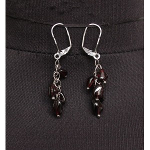 Серьги из граната, мятый овал 7-9мм на цепочке