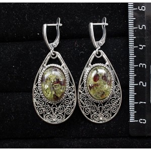 Серьги из хризолита и граната (кабошон-мозаика), филигрань, ручная работа, камень овал 18х13мм, швензы посеребрение