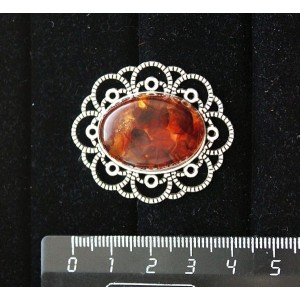 Брошь из янтаря темный, (кабошон-мозаика), овал 25х18мм, "ромашка"