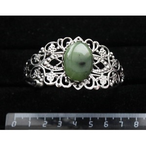 Браслет из нефрита, овал 25х18мм, жесткая основа, цвет ант.серебро