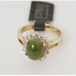 Кольцо с нефритом "овал в цирконах"