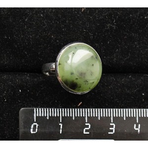 Кольцо с нефритом, круг 18мм, безразмерное