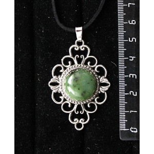 Кулон из нефрита, круг 18мм, "ромб с узором"