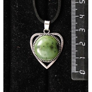 Кулон из нефрита, круг 18мм, "сердечко"