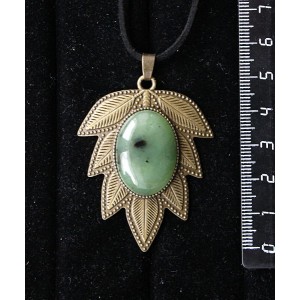 Кулон из нефрита, овал 25х18мм, "лист"