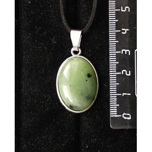 Кулон из нефрита, простой овал 25х18мм