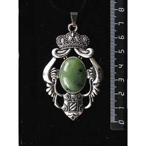 Кулон из нефрита, овал 25х18мм, оправа "императрица"