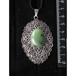 Кулон из нефрита, овал 25х18мм, филигрань