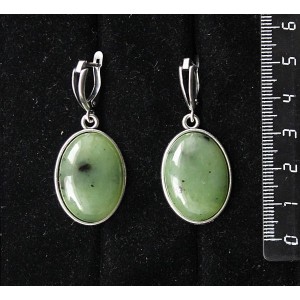 Серьги из нефрита, простой овал 25х18мм, швензы посеребрение