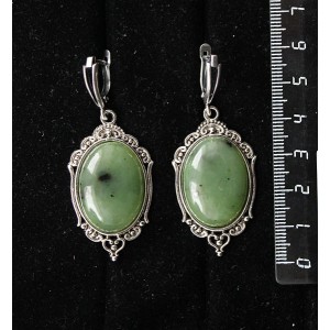 Серьги из нефрита, овал 25х18мм, оправа "медальон", швензы посеребрение