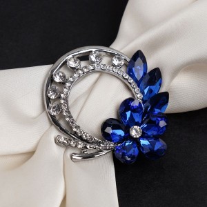 Зажим для платка "Цветок", цвет бело-синий в сером металле