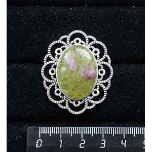 Брошь из хризолита и турмалина (кабошон-мозаика), овал 25х18мм, "ромашка"