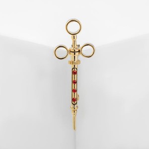 Брошь "Шприц" карпульный, цвет красный, цвет золотистый