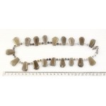 Колье из лунного камня и агата серого, трапеции через шарик