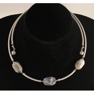 Колье из лабрадорита на струнке, камень от 18мм крупная огранка