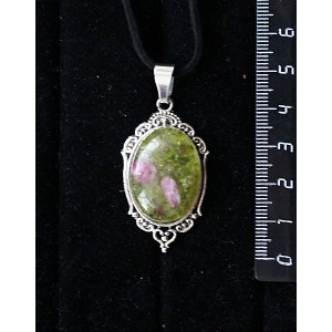 Кулон из хризолита и турмалина (кабошон-мозаика), овал 25х18мм, "медальон"