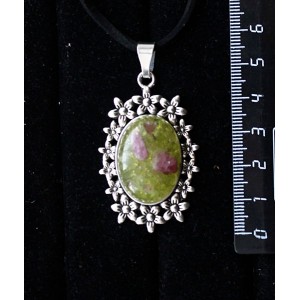 Кулон из хризолита и турмалина (кабошон-мозаика), овал 25х18мм, "клумба"