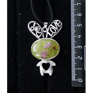 Кулон из хризолита и турмалина (кабошон-мозаика), "зайчик", овал 25х18мм