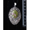 Кулон из хризолита и турмалина (кабошон-мозаика), овал 25х18мм, филигрань