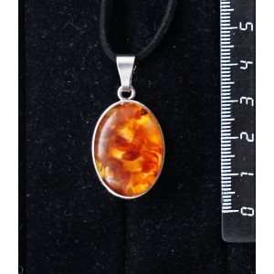 Кулон из янтаря светлого, кабошон-мозаика, простой овал 25х18мм