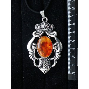 Кулон из янтаря светлого, кабошон-мозаика, овал 25х18мм, "императрица"