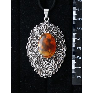 Кулон из янтаря светлого, кабошон-мозаика, овал 25х18мм, филигрань