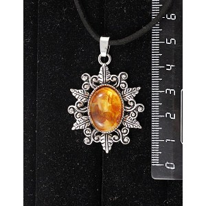 Кулон из янтаря светлого (кабошон-мозаика), овал 18х13мм, основа "папоротник"